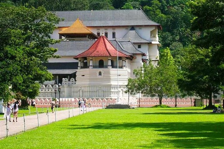 Kandy Day Tour - Photo 1 of 6